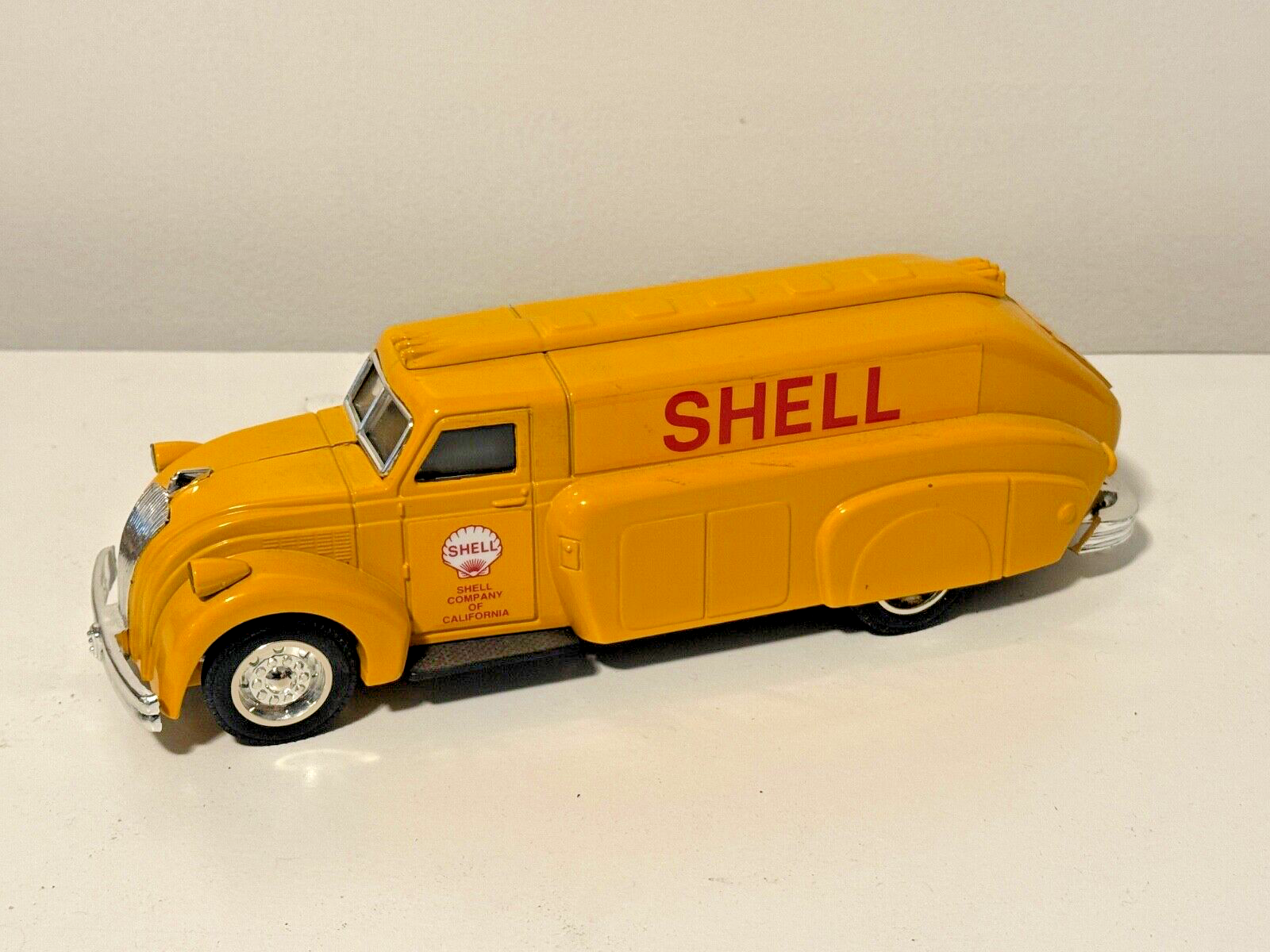 Vintage 1993 ERTL SHELL Company of California Oil Tanker Truck BANK Made in USA