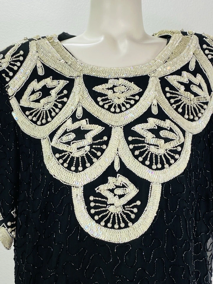 Blusa de lentejuelas Roaman’s para mujer negra con cuentas blancas talla X-grande Foto 2 de 4