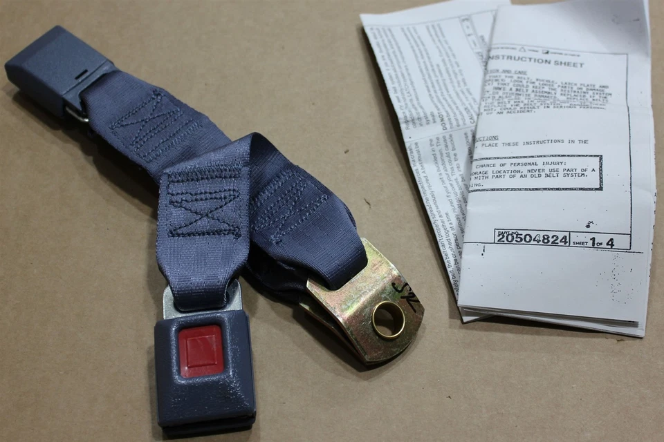 Hebilla de cinturón de seguridad trasero izquierdo Chevrolet Beretta 94-95 12524902 nuevo de fábrica OEM Foto 2 de 4