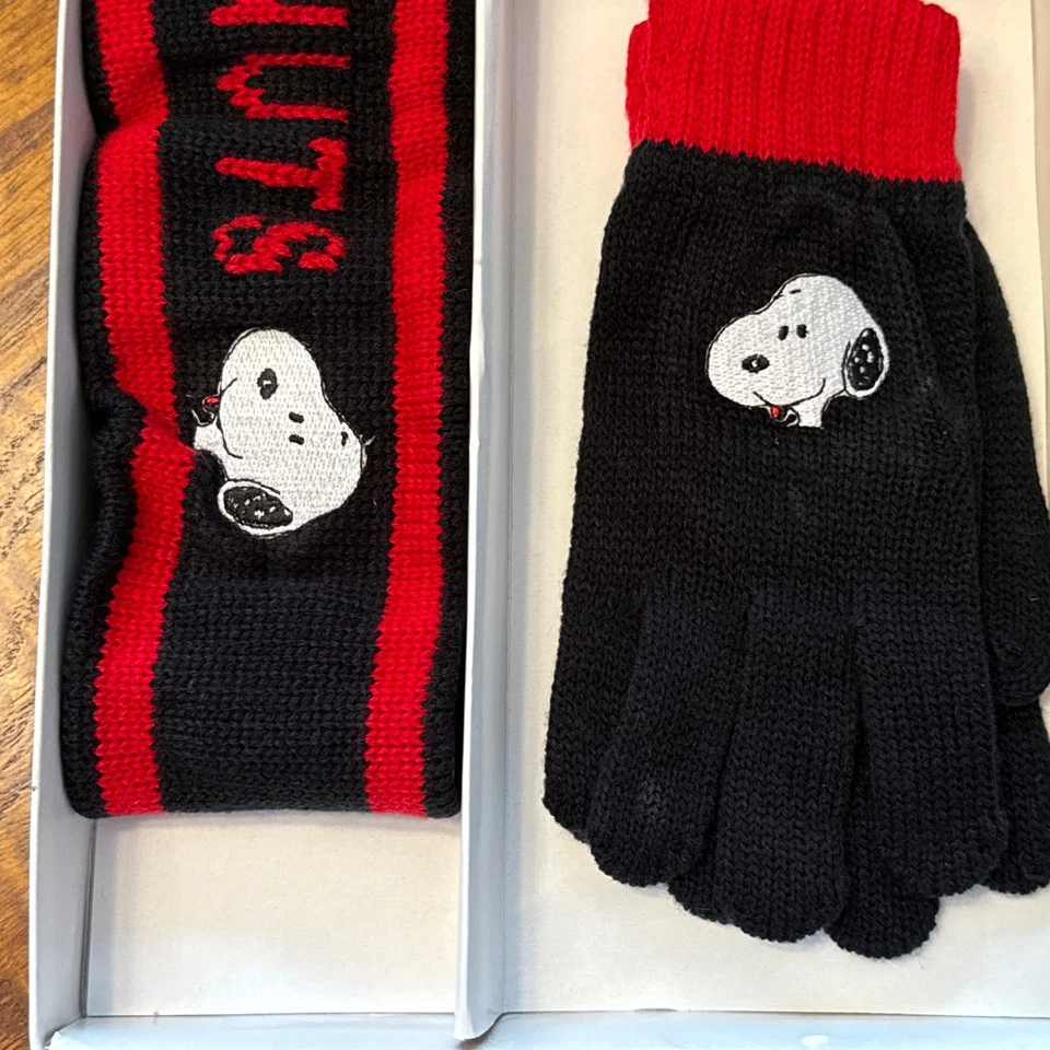 Vintage Peanuts/Snoopy Winter Headband & Gloves New In Original Packaging - Image 2 of 3