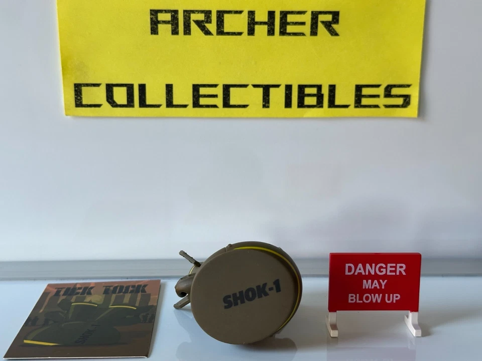 Kidrobot - Dunny - Art of War 2014 - Lot of 16 (inc. 4 Chase) - Chase/Rare - Image 4 of 4