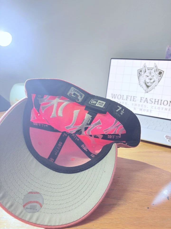 SUPREME NEW ERA 7 1/4 57.7 CM PINK WORLD FAMOUS FITTED HAT BRAND NEW - Image 2 of 4