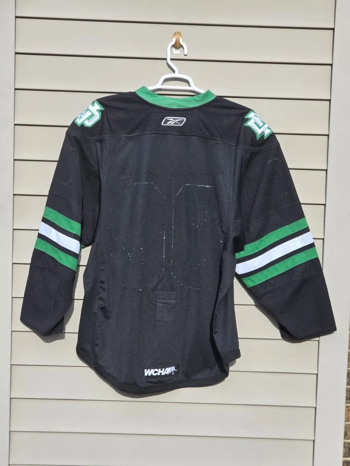 READ! Authentic UND Fighting Sioux Hockey Jersey sz 54 Black Reebok 7187 A READ! - Image 2 of 4