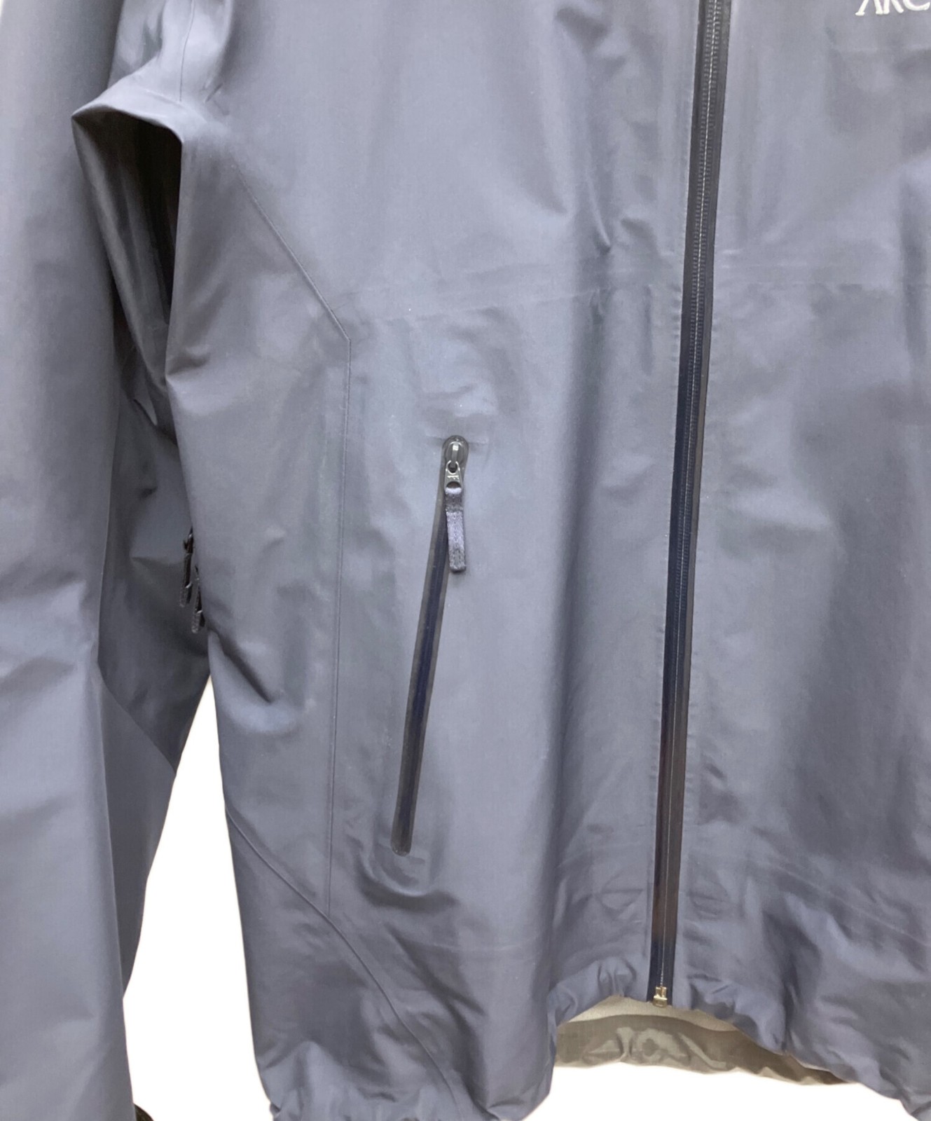 ARC'TERYX Beta LT Jacket Navy Medium - Lightweight Waterproof Gear image 9