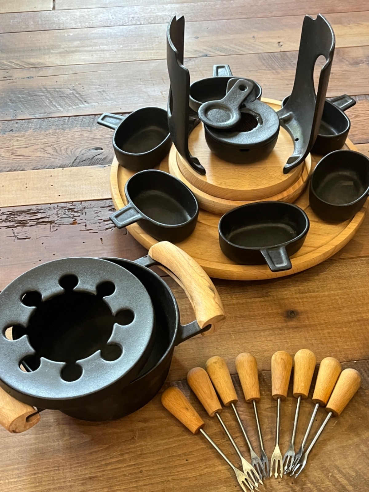 Bodum Danish-design Cast Iron / Wood Fondue Set  Service for 8, Excellent!