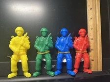 4 LARGE Parachute Toy Army Men Action Figures Hand Throwing IN-OUTDOORS
