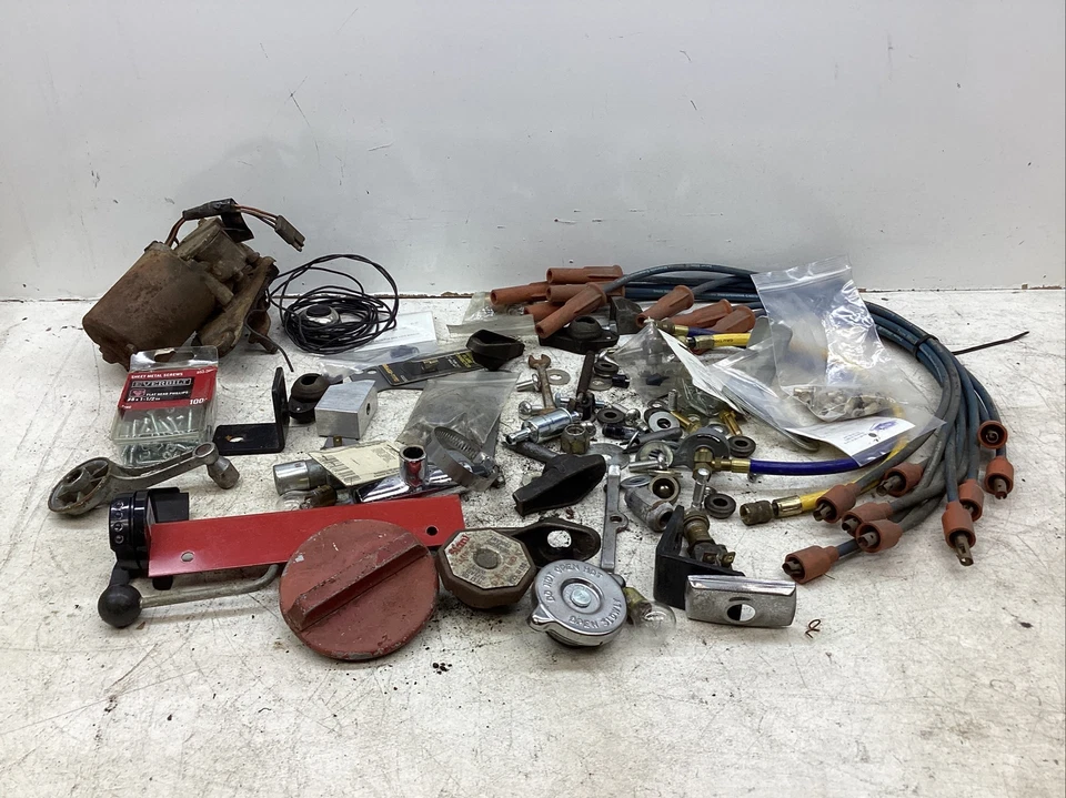 LOTE DE PIEZAS DE RESTAURACIÓN DIVERSAS LOTE #1124 - FORD / GM / CHEVY / DODGE Foto 2 de 4