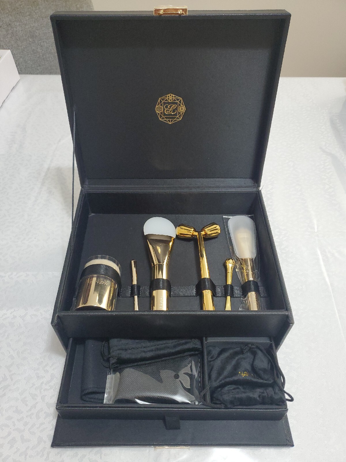 Re-Nutriv Estee Lauder Facial Massage Kit