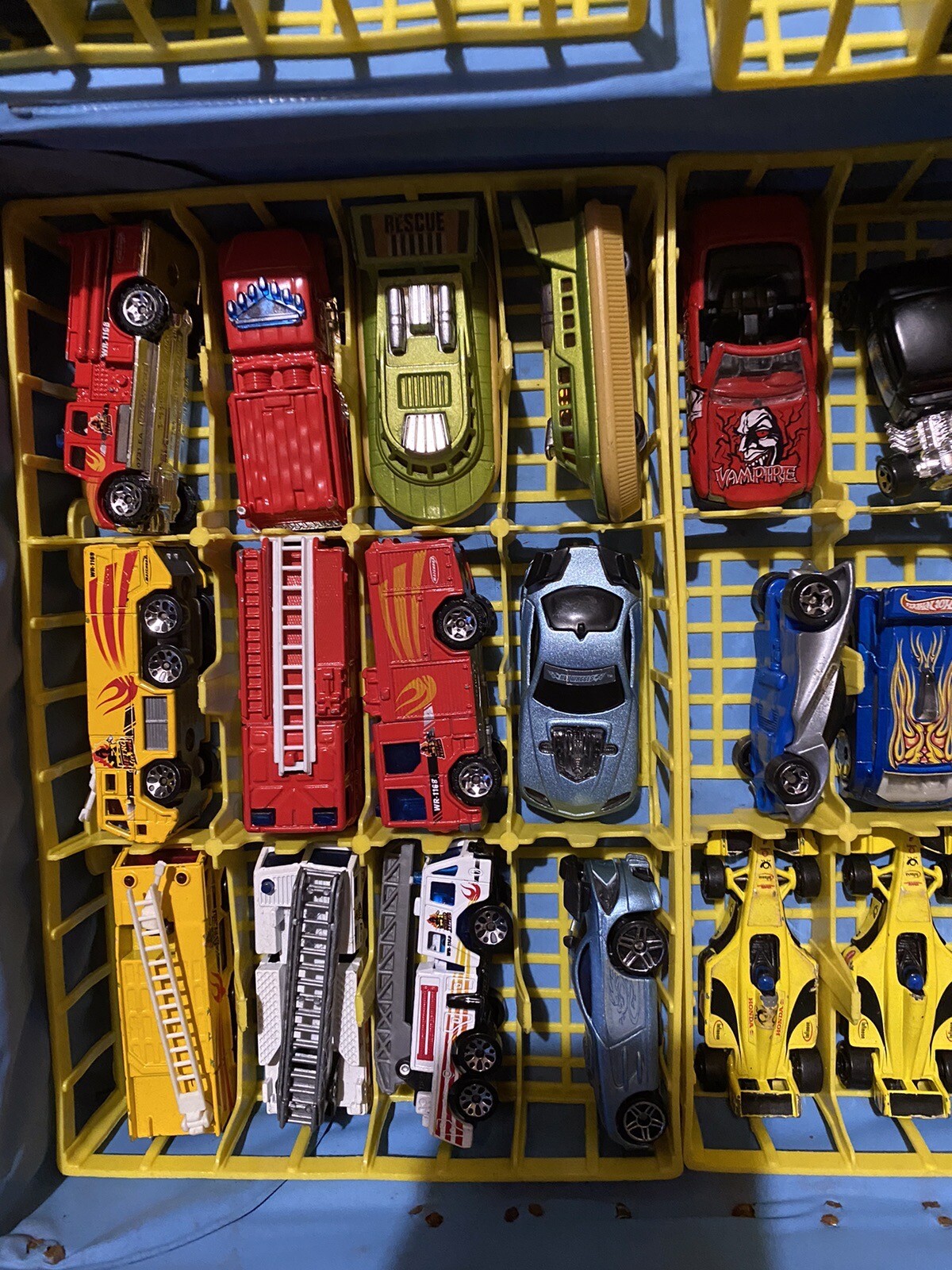 VINTAGE LESNEY MATCHBOX 48 CAR CARRY CASE Including 39 Die Cast