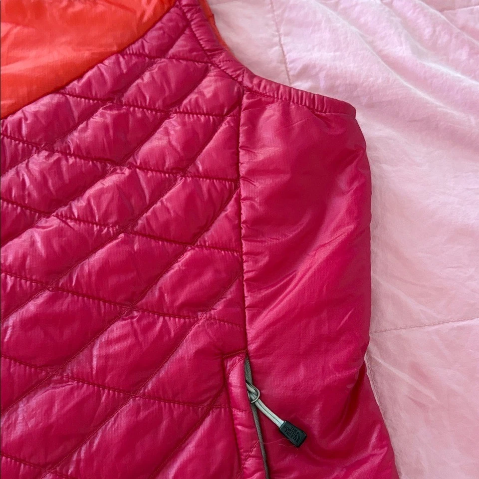 EUC Large The North Face Thermoball Vest Women's Pink Orange Diamond Jacket - Image 4 of 4