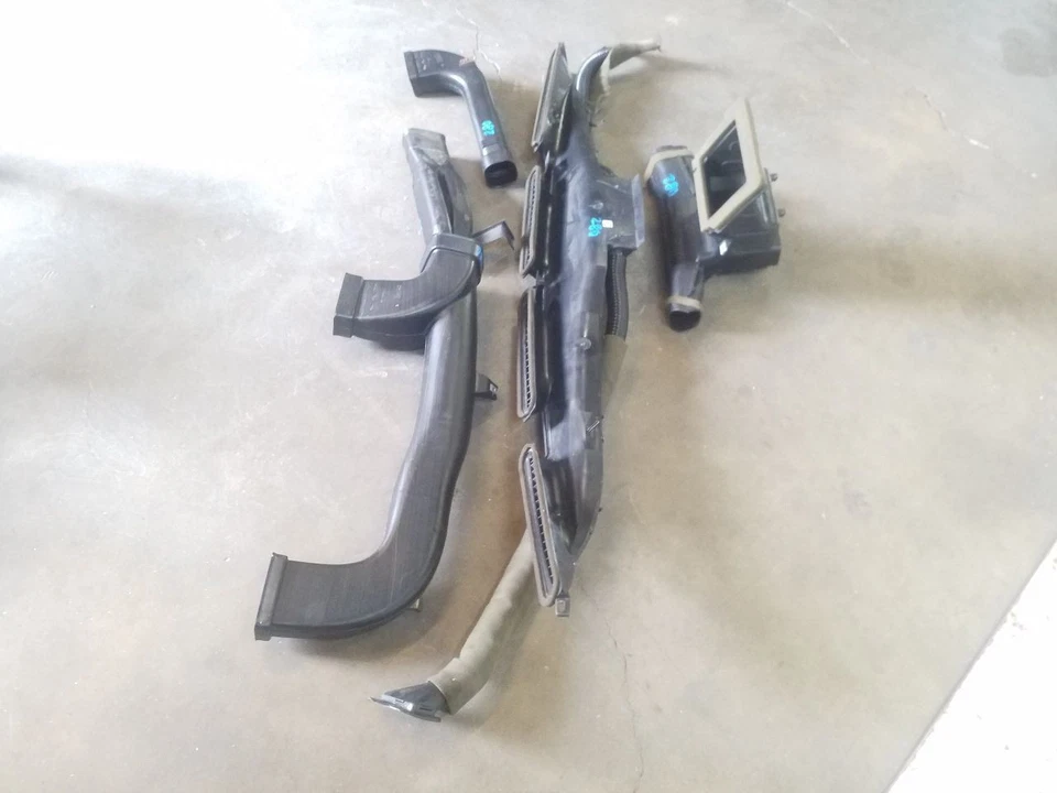 Dash Vent AC Air Duct Work Tubes | Fits 2000-2005 Ford Excursion - Imagem 4 de 4