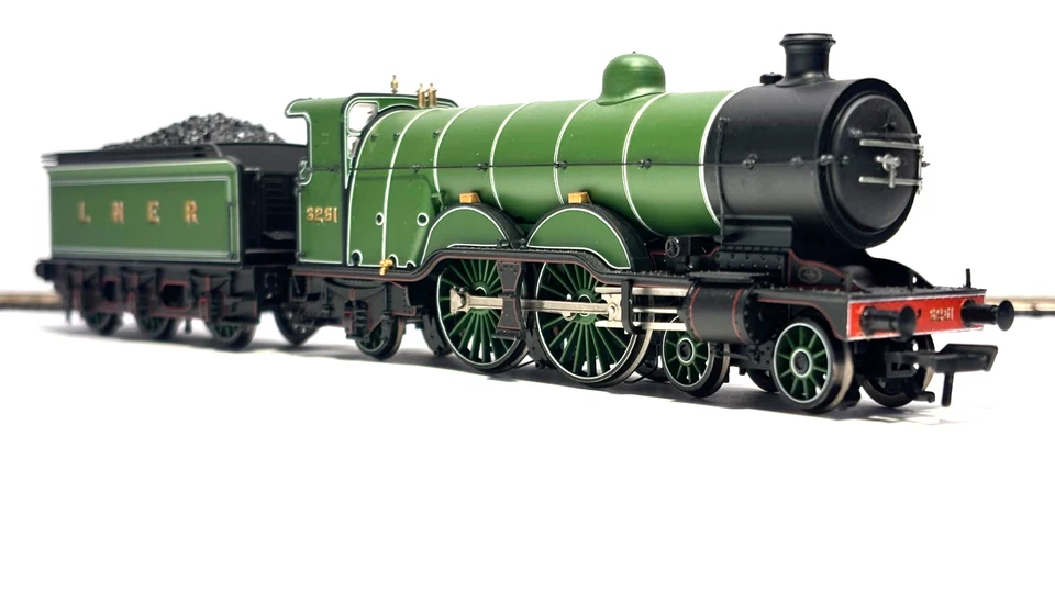 BACHMANN 31-765NM GNR ATLANTIC CLASS C1 3251 LNER GREEN 21DCC NEW Railway Museum - Image 2 of 4