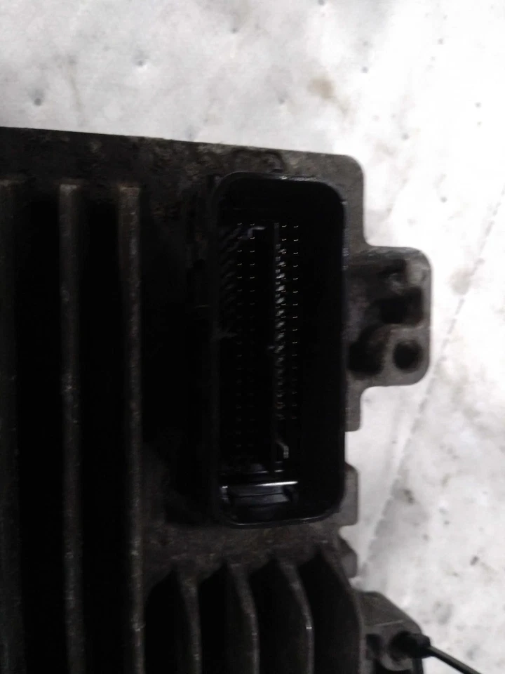Módulo de control del motor usado (ECM) se adapta a: Chevrolet Tahoe 2009 control electrónico M Foto 2 de 4