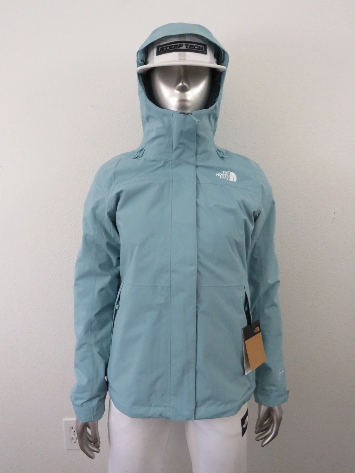 Womens The North Face Toro Peak Triclimate 3 in 1 Fleece Waterproof Jacket Eclip
Opens in a new wind