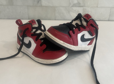 Nike Air Jordan 1 Mid Chicago Black Toe Size 7C 640735-069 Pre