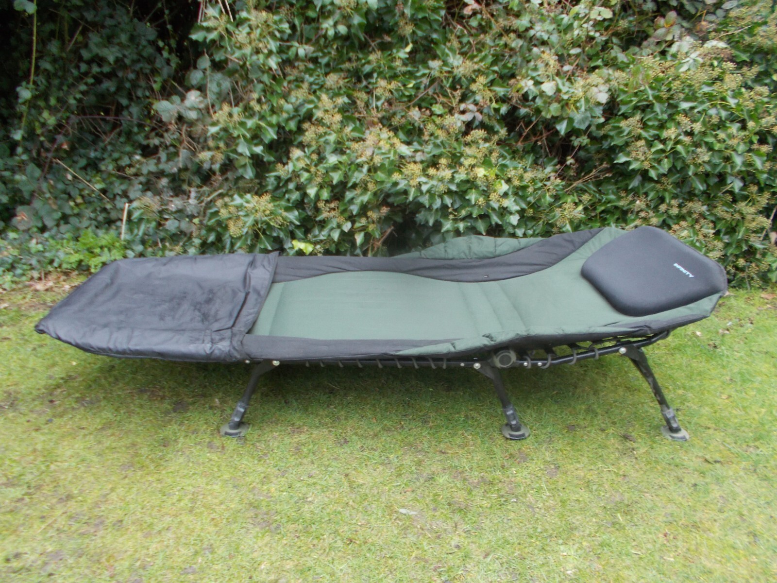 Daiwa Infinity 6 leg lightweight fishing bed chair CARP FISHING SET UP