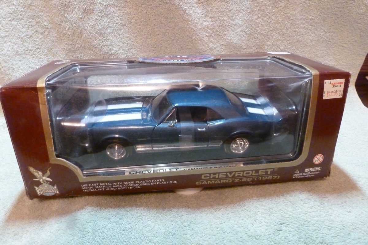 ミニカー ROAD REGENDS CHEVROLET CAMARO Z-28 1967 Road Signature 1967 Chevy Camaro Z/28 1:18 Scale Diecast