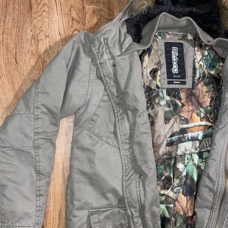 Chaqueta Abrigo Billabong Marrón Imitación Piel Borde Capucha Exterior Mujer Talla Pequeña Camuflaje Y2K Foto 4 de 4