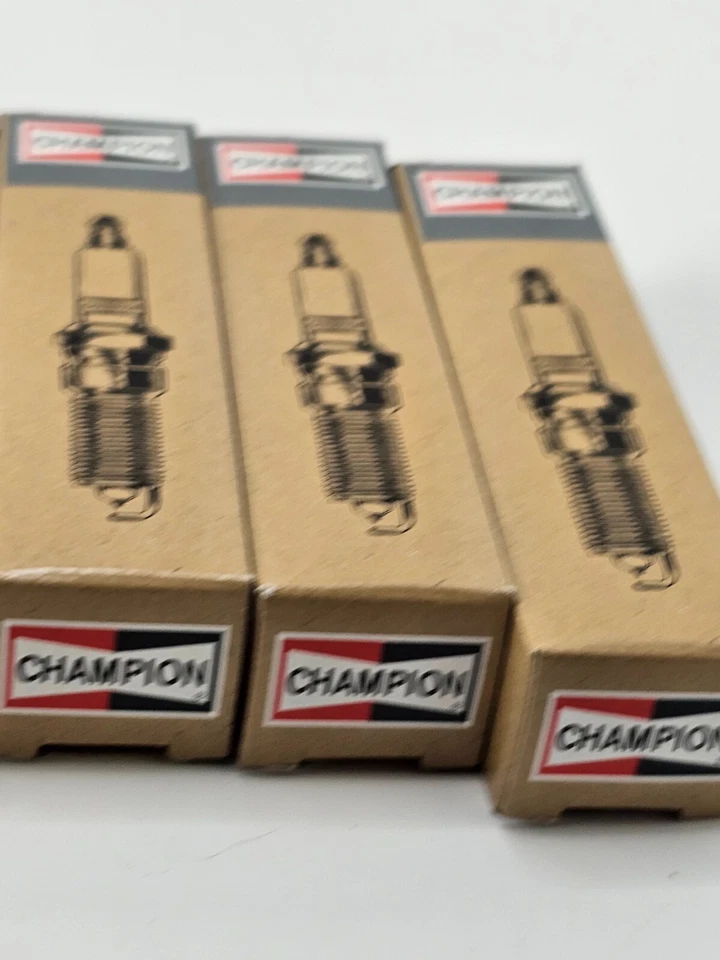 (CANTIDAD 4) Bujía Champion Copper Plus RV17YC para Chevrolet C2500 Suburban 1995 Foto 4 de 4