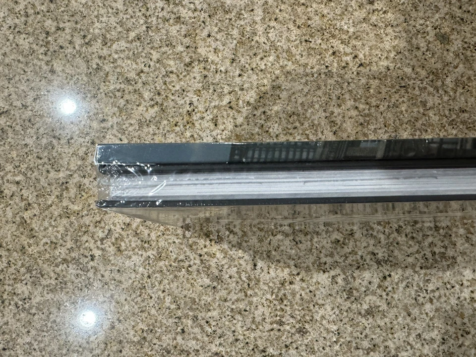 The Last of Us Edición Limitada Guía de Estrategia con Llavero Firefly de Bradygames Foto 4 de 4