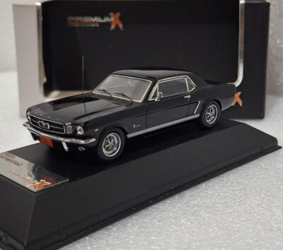  1er M Coupé ミニカー ブラックメタリック1/43 BMW 1er M Coupe (E82) 2011 Valencia Orange Met 1:43 Minichamps