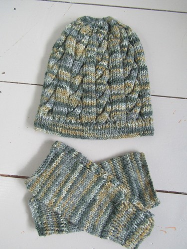 Mag's Mitts & Knits Hand Knitted Green Beanie Hat & Fingerless Gloves 02 - Picture 4 of 15