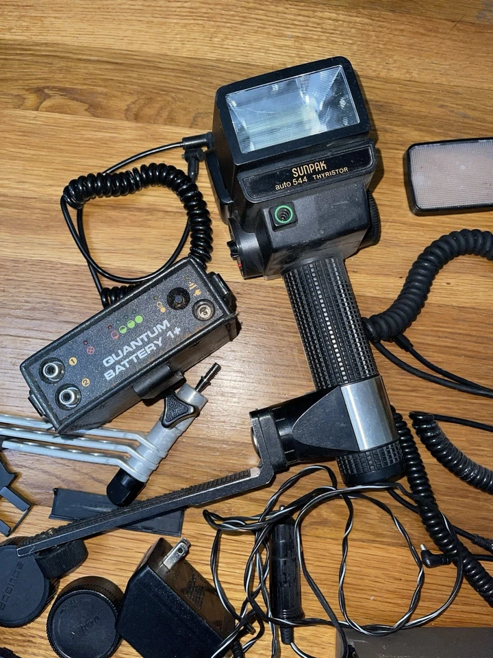 Sunpak Auto 544 Thyristor Handle Mount Flash w/  Power Adapter UnTested FSHP - Image 2 of 4