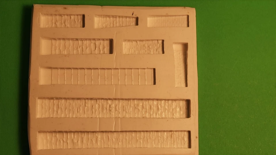 spörle Artikel Nr. 6020 verschiedene Pfeiler/Silikonform für Modellbahn H0 1:87