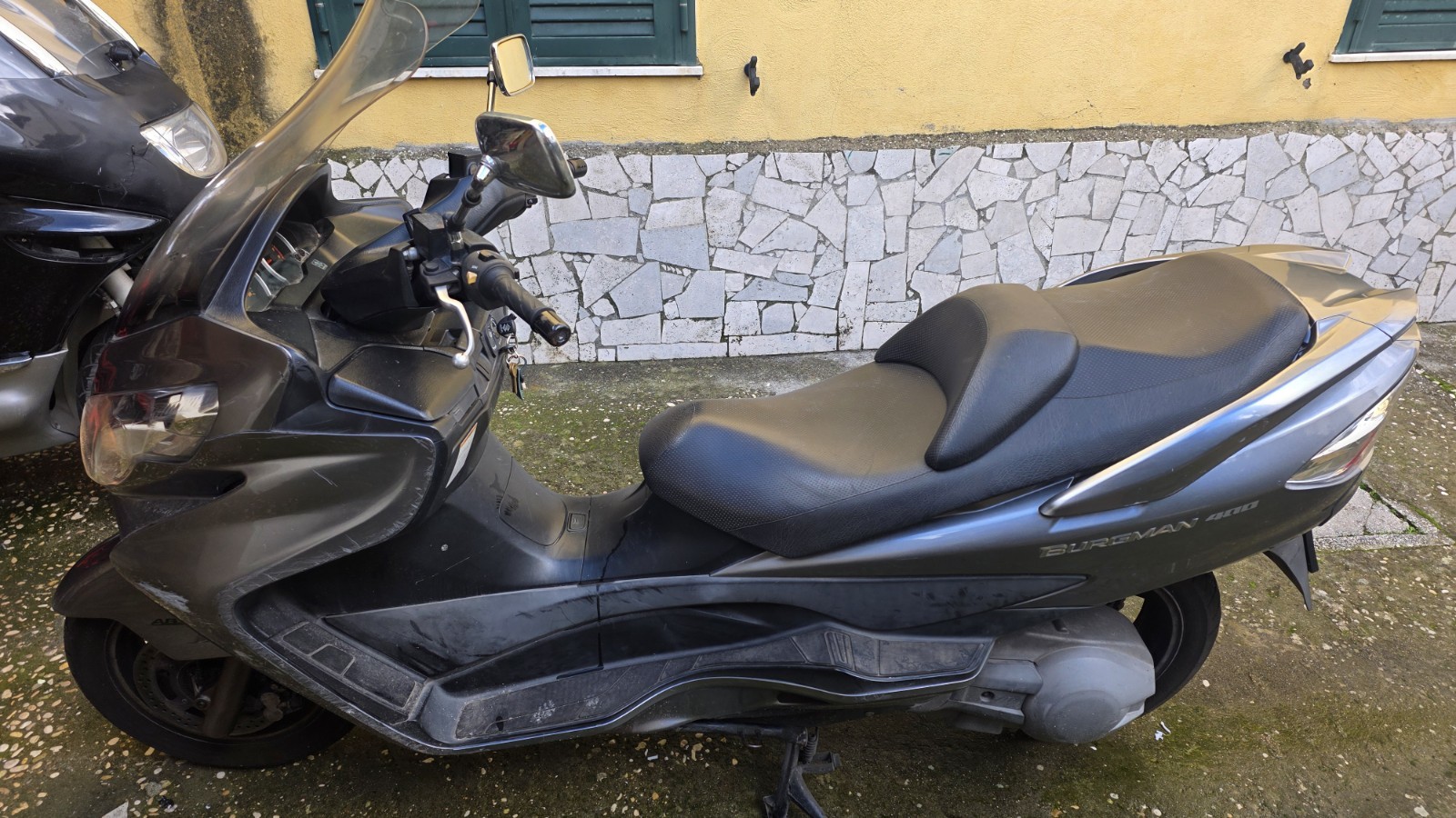 Suzuki Burgman 400 K7 in buone condizioni
