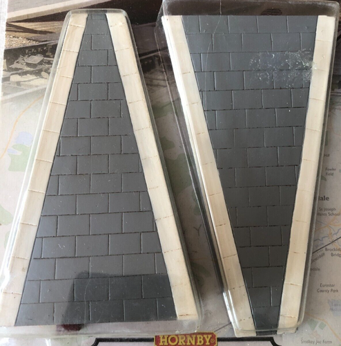 HORNBY SKALEDALE R8615 OO/1:76 SCALE RESIN MODEL 2 PLATFORM END RAMPS - Picture 2 of 3