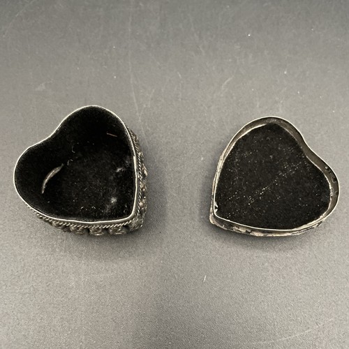 Vintage Boho Metal Trinket Box with Polished Stone Heart Shaped - Made in India - Picture 6 of 10