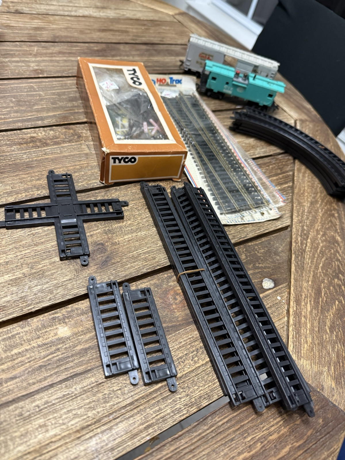 HO Scale Train Lot with Cars, Track, and Decor by Tyco & Unbranded