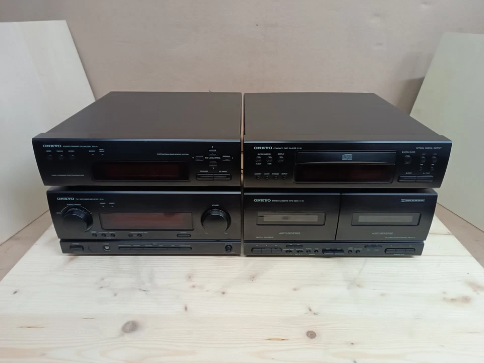 Onkyo System 32 - Mini-Hifi-Kompaktanlage - Receiver, CD, 2xTape und Equalizer