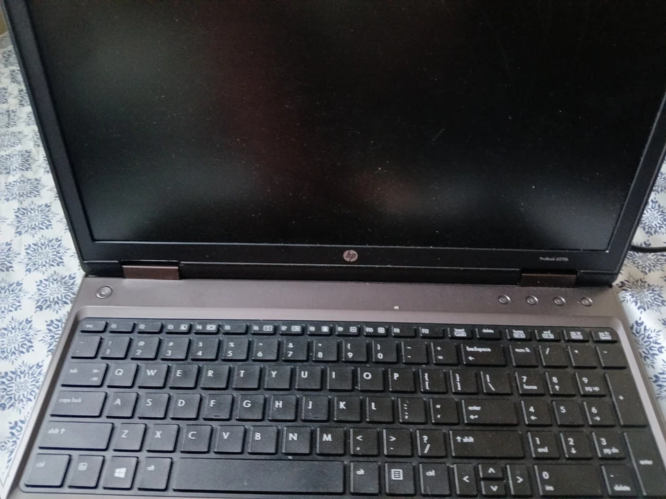 Portátil HP ProBook 6570b con punto de acceso Foto 2 de 3