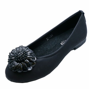 girls black ballet pumps