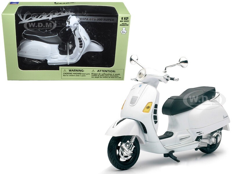 VESPA GTS 300 SUPER WHITE 1/12 DIECAST MOTORCYCLE MODEL BY NEW RAY