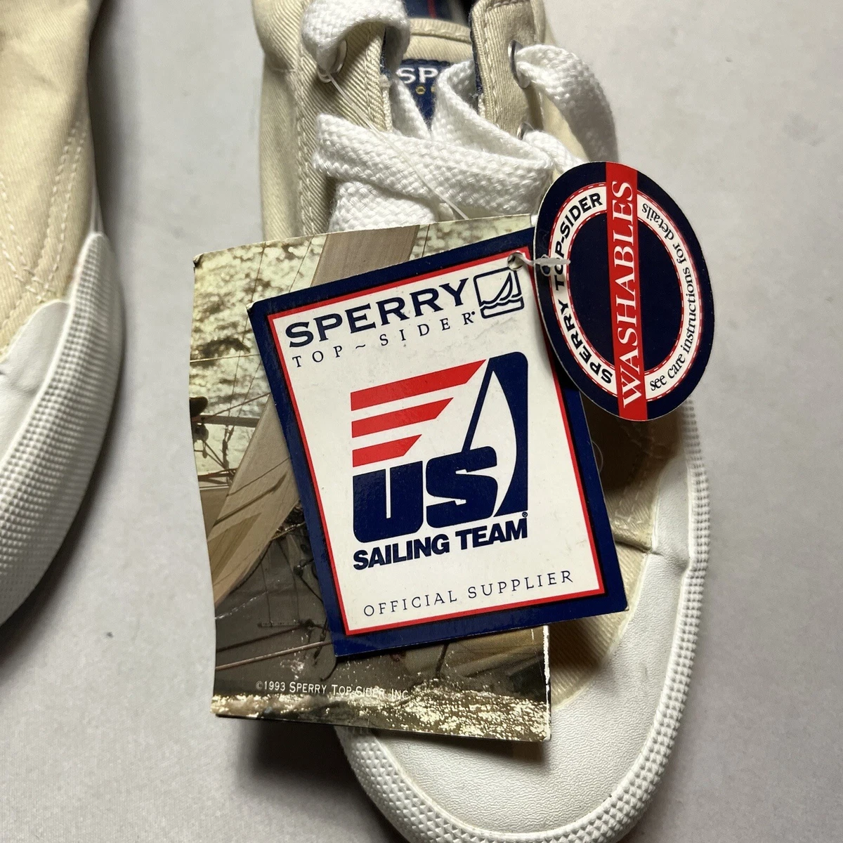 Sperry shoes deals logo
