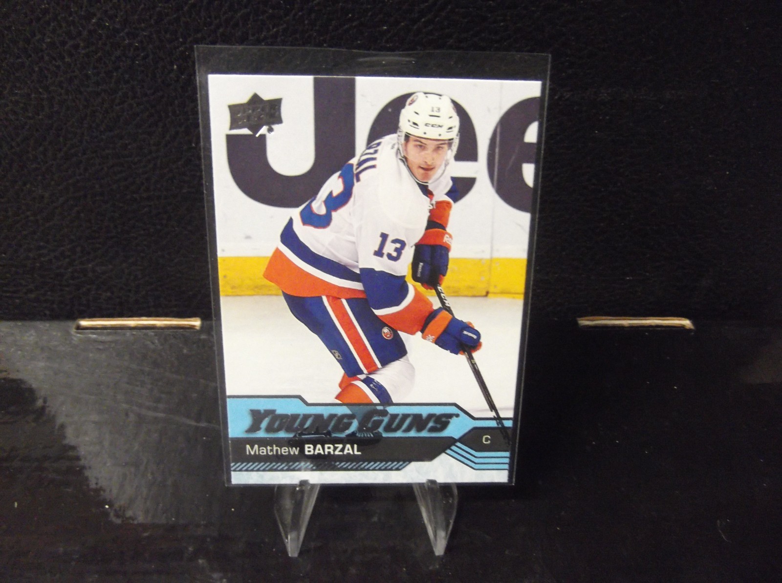2016-17 UPPER DECK HOCKEY YOUNG GUNS RC #458 MATHEW BARZAL ISLANDERS