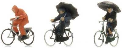 Artitec Radfahrer im Regen im Maßstab 1:220 fertig, bemalt