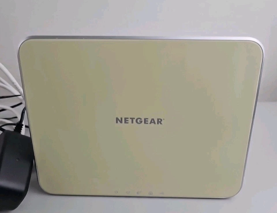 Netgear VMB3000 Arlo Security Base Station Wireless Wi-fi Hub White (For Parts) - Image 2 of 4