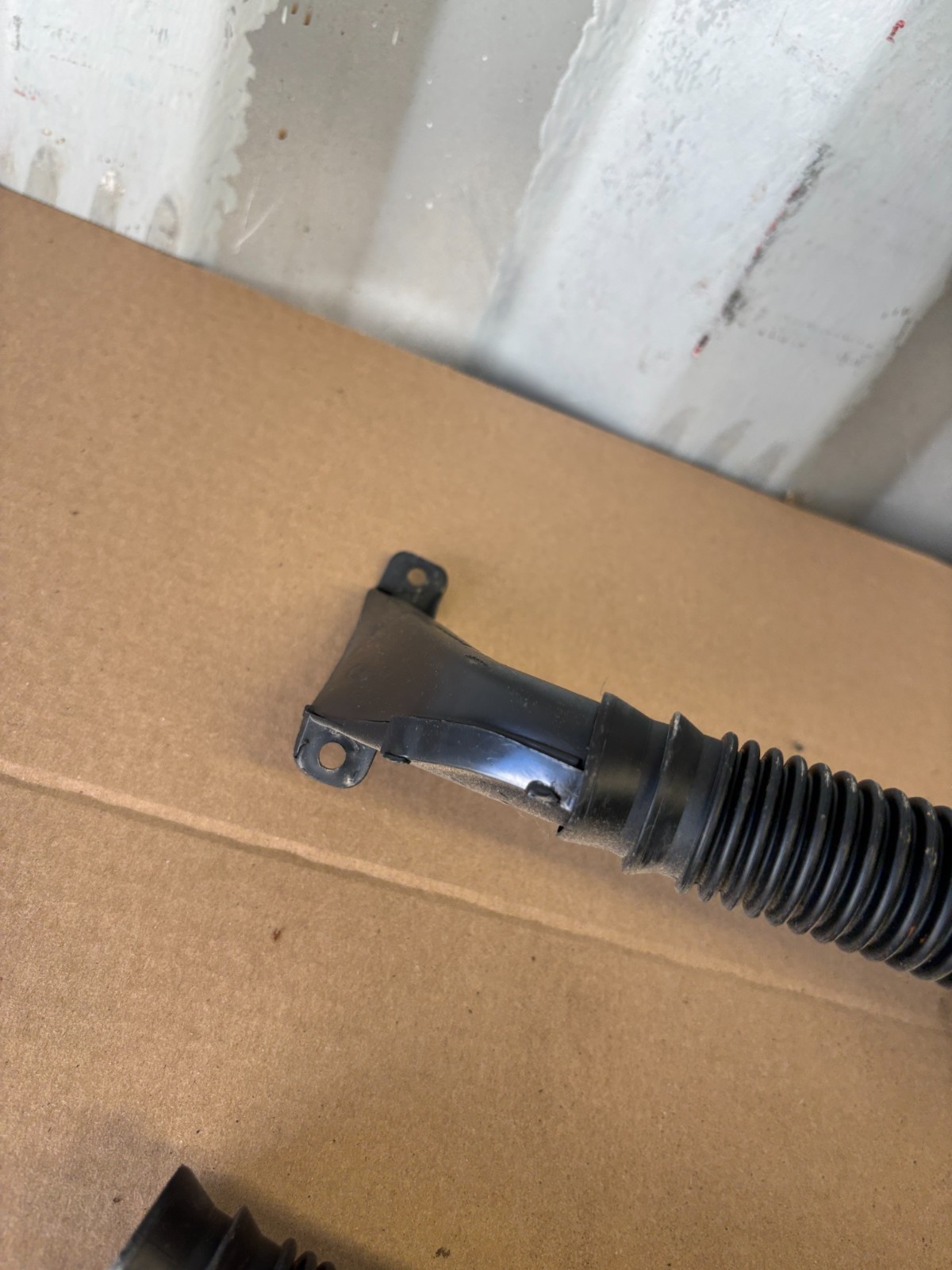 1992 94 95 1996 FORD F250 F350 F150 BRONCO WINDSHIELD DEFROST VENTS DUCTS TUBES