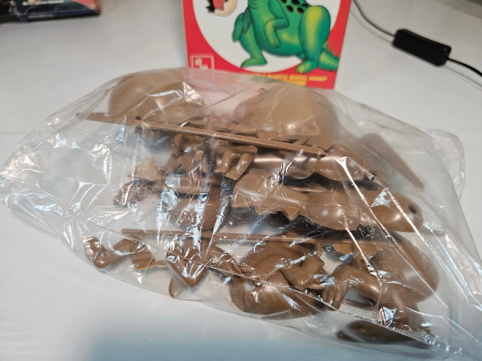 RARE Fred Flintstone's Rock Cruncher Amt Model Kit Hanna Barbera 1974 - Image 2 of 4