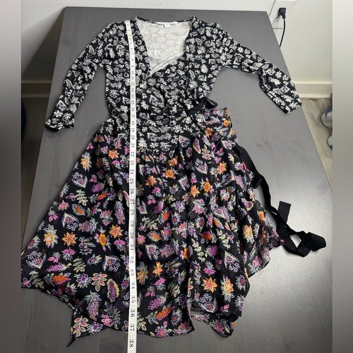 Diane von Furstenberg Irina Seidenkleid Wickel dunkel Blumen zierlich V-Ausschnitt bedruckt - Bild 10 von 10