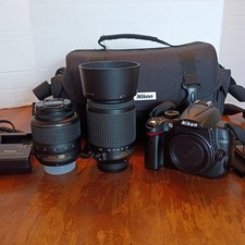 Nikon D5000 Digital SLR Camera 55-200mm Lens/18-55mm Lens SD Card Battery Bag