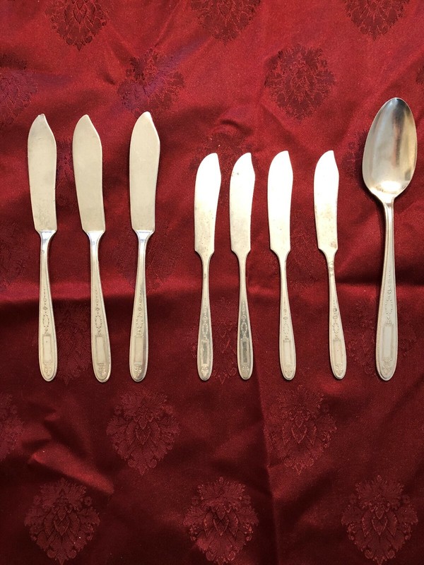 Vintage Flat ware 1921 Oniede Grosvenor Silver Plate
