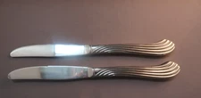 Reed and Barton Stainless Bentwood 2 Dinner Knives 8 7/8"