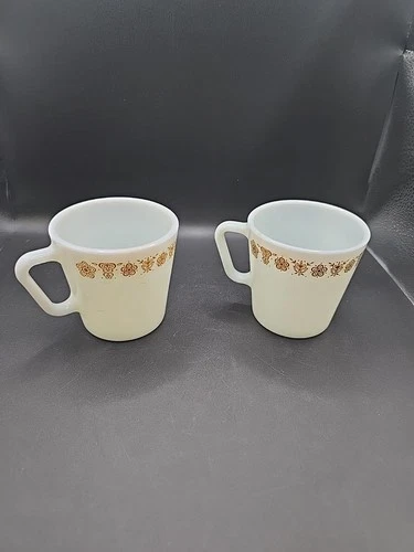 VINTAGE PYREX BUTTERFLY GOLD YELLOW D HANDLE COFFEE MUG CUP 1410 MILK GLASS’S