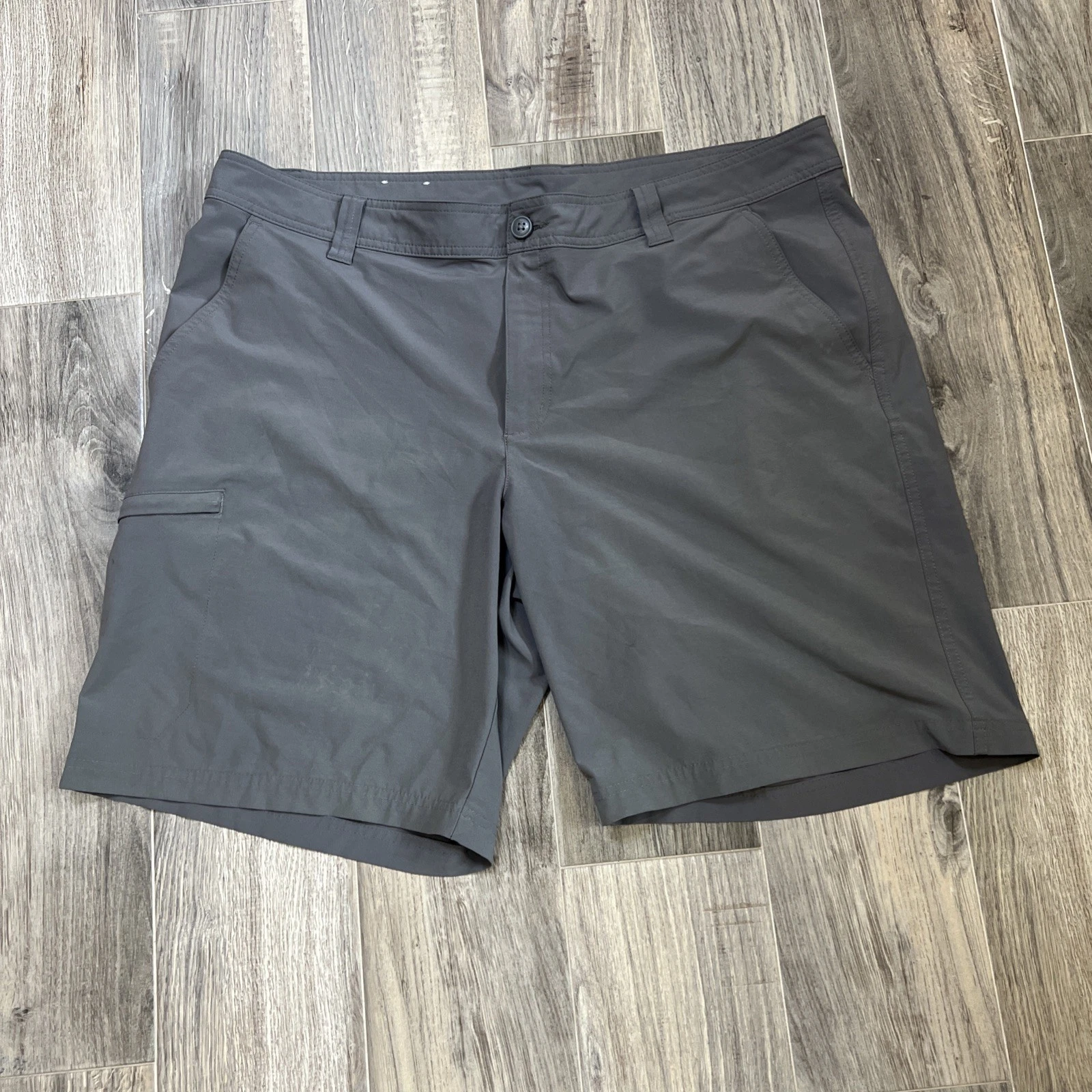 Columbia Shorts Mens 42W Gray Casual 10" Inseam Classic Style