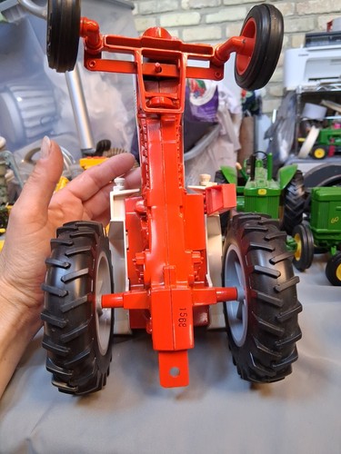 ERTL Case Agri King 970 1/16 Scale Toy Tractor 1998 - Picture 8 of 8