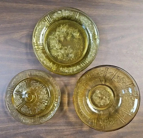 Federal Depression Glass Amber  Rose, 4 Dinner Plates, 2 Serving Bowls, Butter
